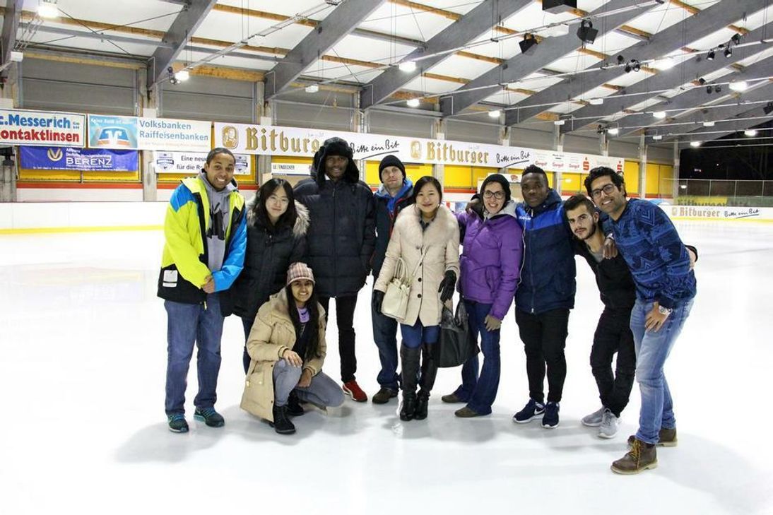 Ausländische Stundenten verbringen mit Gastfamilien Weihnachten in der Eifel.