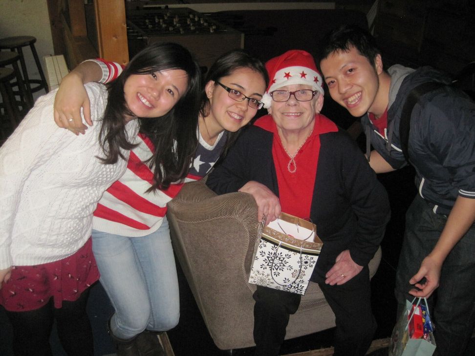 Ausländische Stundenten verbringen mit Gastfamilien Weihnachten in der Eifel.