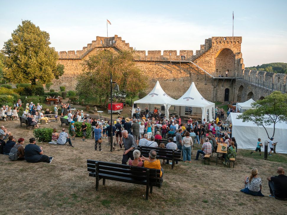 Im Innenbereich der Stadtmauer finden mittwochs die Events zum »Sommerspaß« statt.