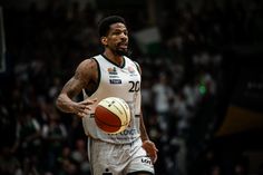 Neuzugang Urald King mit der Nummer 20 bei den Moselstädtern.