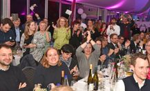 Jubel über die Wahl der neuen Naheweinkönigin.