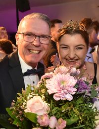 VG-Bürgermeister Markus Lüttger und Naheweinkönigin Katharina Gräff.