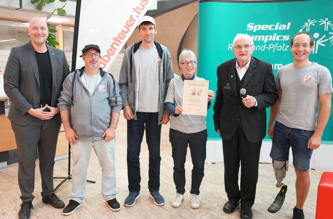 Die Gewinner des diesjährigen Karl-Heinz Thommes Preises: Die Abteilung "Inklusive Abenteuer- und Erlebnissporttage" der Turn- und Sportgemeinschaft Lachen-Speyerdorf 1910 aus Neustadt an der Weinstraße.