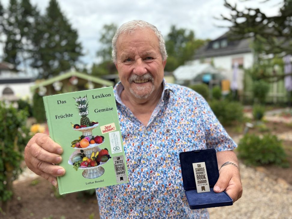 Internationale Anerkennung für ein Herzensprojekt: Lothar Bendel mit seinem Lexikon - und dem Swiss Gourmet Book Award.