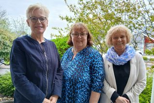 Drei Mitarbeiterinnen, 100 Jahre Arbeitserfahrung bei den Diakonie Sozialstationen: Die Leiterin der Ambulanten Dienste, Anja Bindges, ihre Kollegin aus der Diakonie Sozialstation Traben-Trarbach, Birgit Rämmler und Sabine Herfen vom Pflegestützpunkt Kirchberg.