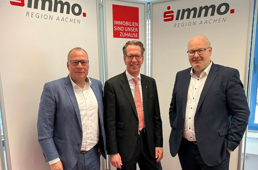 Dietmar Röhrig, Thomas Salz und Tobias Hermanns (v.l.) - Geschäftsführer der Sparkassen Immobilien GmbH - sind zufrieden mit der aktuellen Entwicklung und wissen um die ungebrochene Beliebtheit des ländlichen Raums. 140 Baugrundstücke sollen mittelfristig in der Nordeifel erschlossen werden.