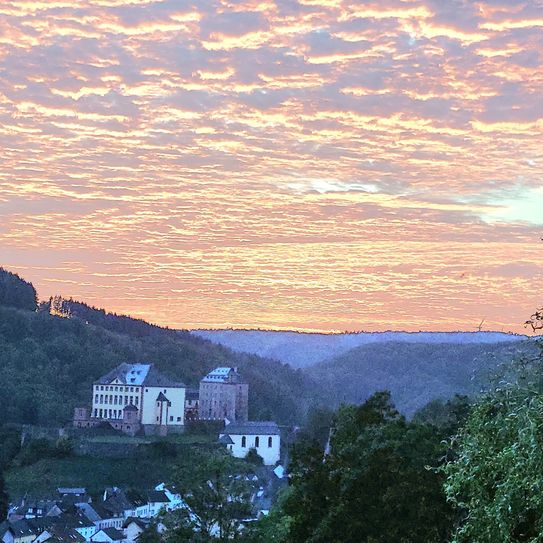 Sonnenuntergang über Schloß Malberg