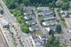Die Marienau (Straße rechts am Bildrand) wird ab Dienstag, 29. Juni, für voraussichtlich sieben Wochen gesperrt. Anwohner müssen die Umleitung durch den Wald und „Im Schmidtenloch“ nutzen. Luftbild/Archiv: Manfred Lang/pp/Agentur ProfiPress
