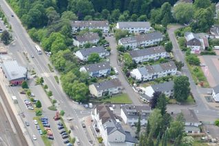 Die Marienau (Straße rechts am Bildrand) wird ab Dienstag, 29. Juni, für voraussichtlich sieben Wochen gesperrt. Anwohner müssen die Umleitung durch den Wald und „Im Schmidtenloch“ nutzen. Luftbild/Archiv: Manfred Lang/pp/Agentur ProfiPress