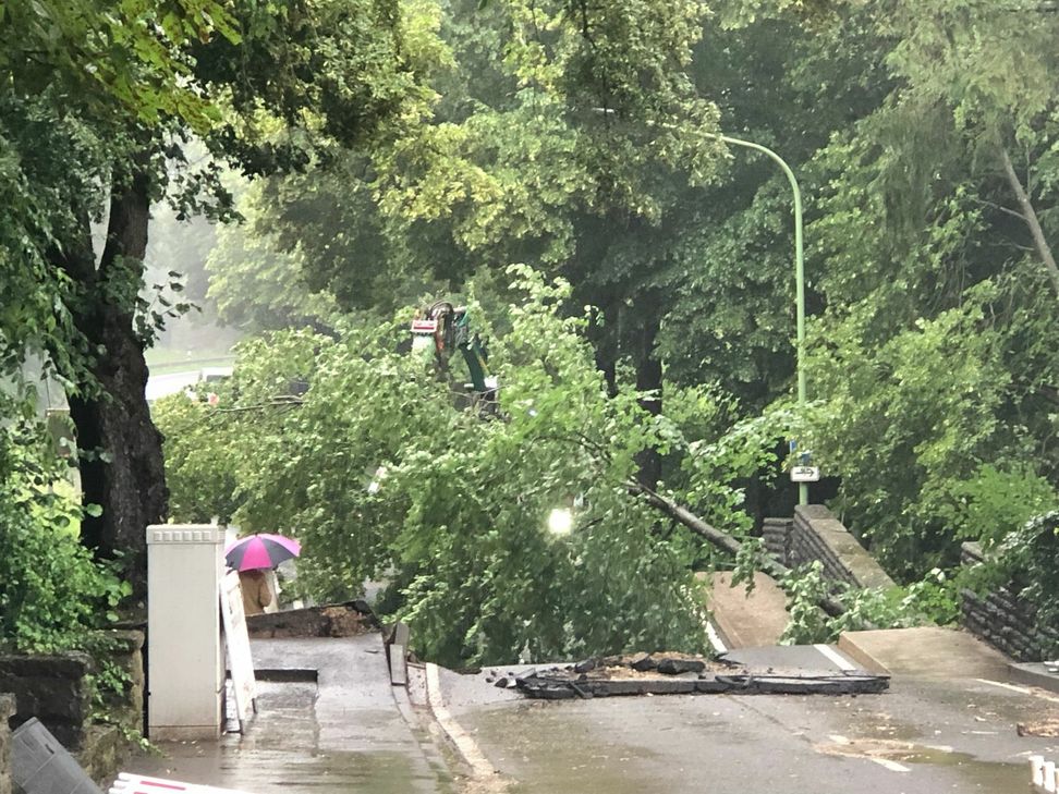 Die Brücke über die Vicht Richtung Venwegen ist ein Trümmerhaufen.
