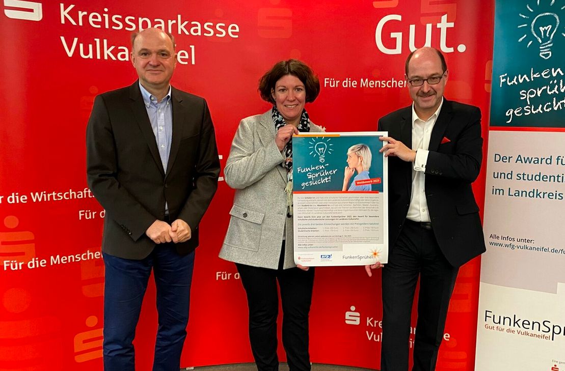 Stephan Alt (v.l.), Judith Klassmann-Laux und Dietmar Pitzen wünschen sich viele kreative Einsendungen junger Teilnehmer.