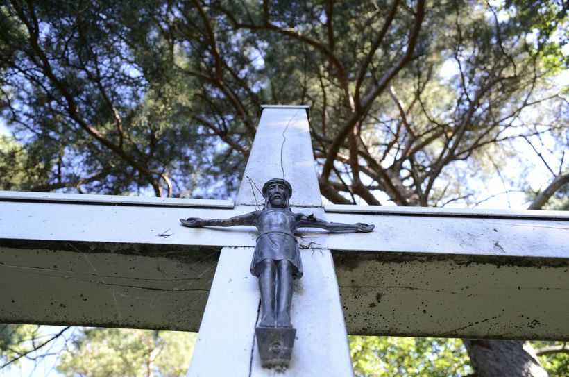 Hoch über Kallmuth steht, ziemlich versteckt, dieses Kreuz,