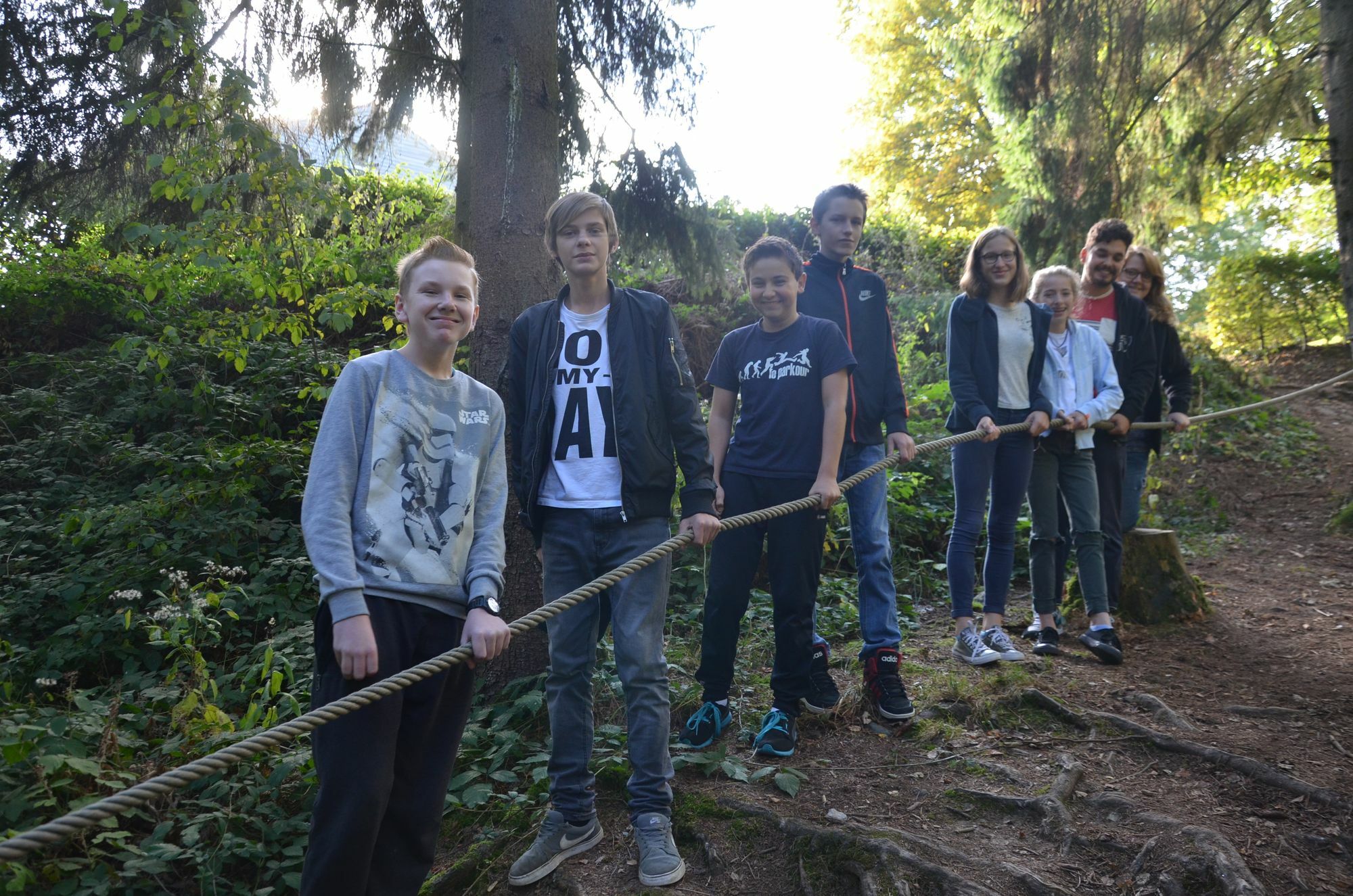 Morgens Klassenzimmer, nachmittags Natur: Die Achtklässler nutzen die Herbstferien, um in der Eifel zu lernen, wie man richtig lernt.
