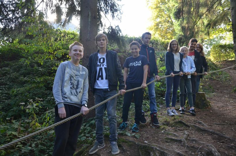 Morgens Klassenzimmer, nachmittags Natur: Die Achtklässler nutzen die Herbstferien, um in der Eifel zu lernen, wie man richtig lernt.
