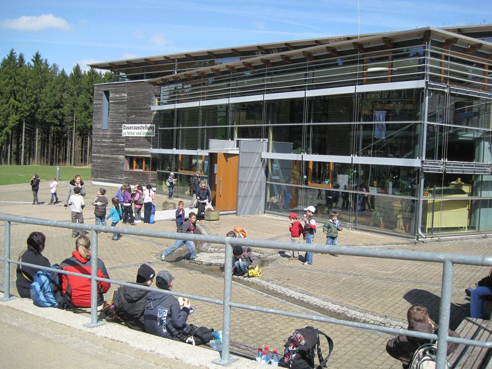 Das Hunsrückhaus am Fuße des Erbeskopf ist zentrale Anlaufstelle für viele Workshops, Ausstellungen und vieles mehr. Foto: FF