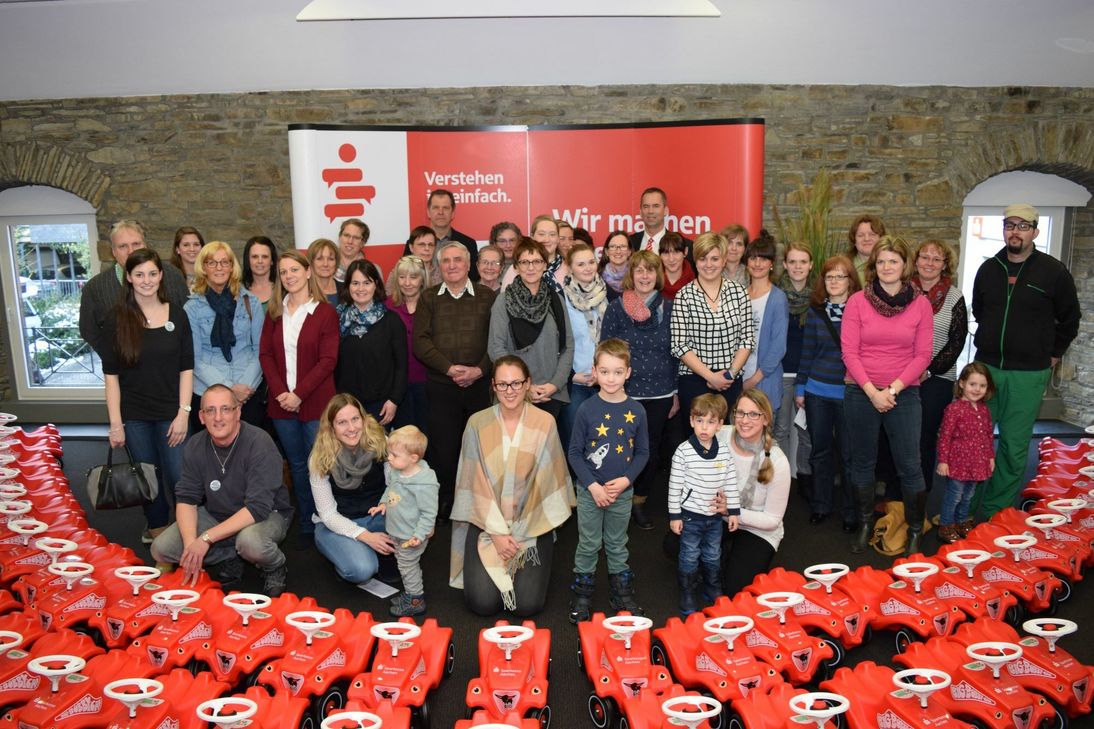 81 Bobby-Cars standen für 27 Kindertagesstätten aus Monschau, Roetgen und Simmerath zur Mitnahme bereit. Foto: Aw