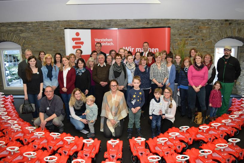 81 Bobby-Cars standen für 27 Kindertagesstätten aus Monschau, Roetgen und Simmerath zur Mitnahme bereit. Foto: Aw