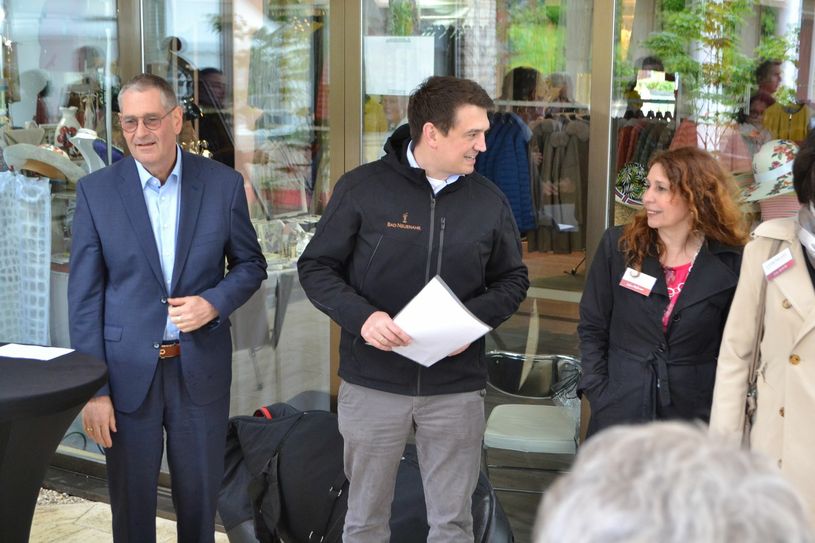 Peter Diewald, Erster Beigeordneter der Stadt Bad Neuenahr-Ahrweiler (v.l.), Jan Ritter, Geschäftsführer der Ahrtal und Bad Neuenahr-Ahrweiler Marketing GmbH, und Projektleiterin Sabine Prothmann eröffneten die LebensArt. Foto: Mager