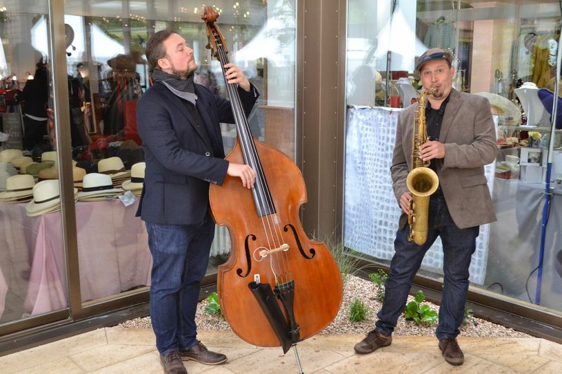 Johannes Nebel (Kontrabass) und Jonas Röser (Saxophon) als Duo "Jazz Inspired". Foto: Mager