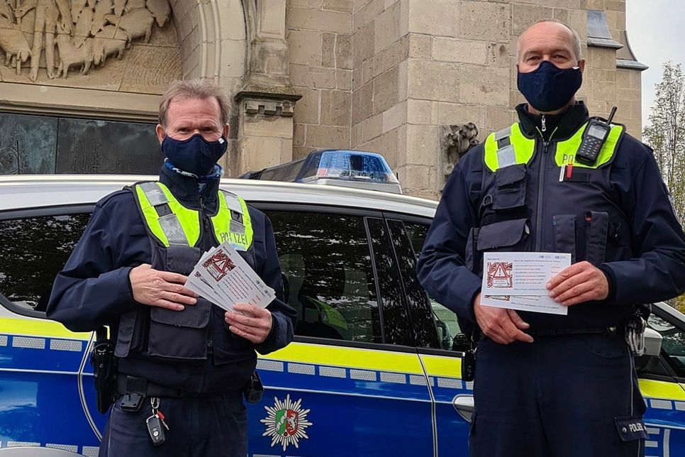 Die Polizei hat Warnkarten zum Thema "falscher Polizist" verteilt. Foto: Kreispolizeibehörde