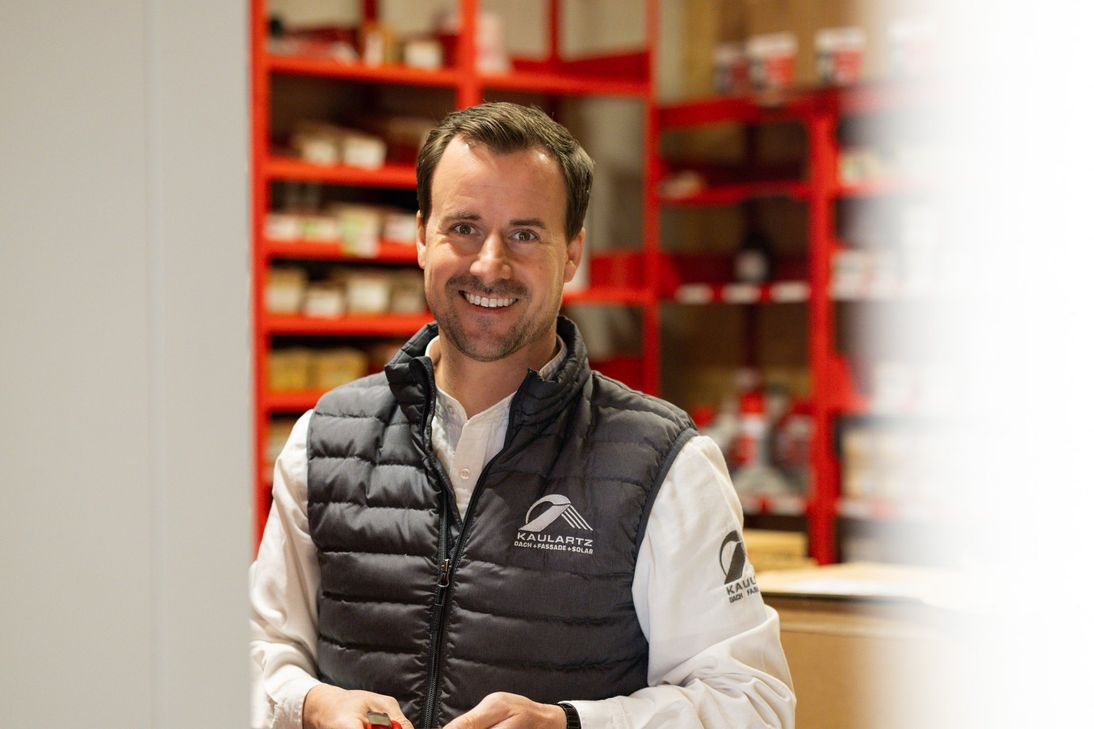 Pascal Kaulartz hat sich 2008 selbstständig gemacht - nun ist er mit seinem Dachdeckerbetrieb nach Rollesbroich gezogen.