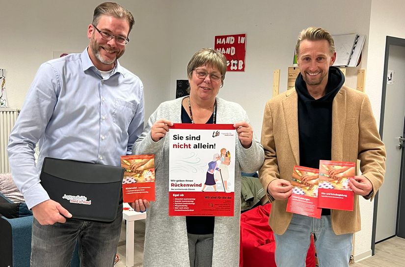 Sozialpädagoge Gerold Gröbel, Petra Kirch (Leitung Rückenwind - der entlastende Dienst) und Jugendhilfe-Leiter Boris Jerusalem abreiten »Hand in Hand« für Jugend- und Familienhilfen sowie Alltagshilfen und Betreuungsleistungen.