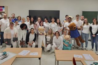 Das Team der Hunsrück Klinik Simmern hat rund 280 Kindern mit der Teddyklinik ein unvergessliches Erlebnis beschert.