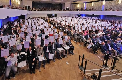 1.400 Gäste kamen zur Meisterfeier der Handwerkskammer Koblenz in die Rhein-Mosel-Halle und feierten 670 Jungmeisterinnen und Jungmeister aus 24 unterschiedlichen Handwerksberufen.