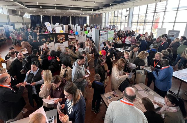 Über 800 Menschen mit Migrationshintergrund waren im vergangenen Jahr zur ‚Jobmesse für Zugewanderte‘ in die Hunsrückhalle gekommen.