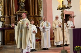 Weihbischof Robert Brahm begrüßte die Gläubigen beim Josefstag in Simmern.