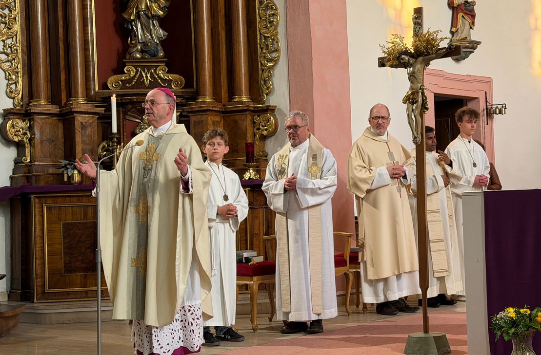 Weihbischof Robert Brahm begrüßte die Gläubigen beim Josefstag in Simmern.