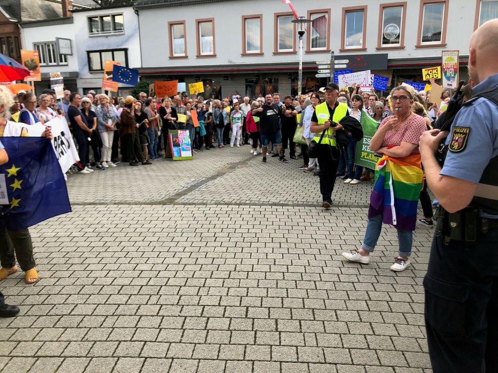 Der Mann mit dem Judenstern fürchtet, dass dunkle Zeiten wiederkommen.