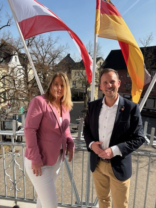 Zum Internationalen Frauentag setzten Bürgermeister Björn Ingendahl und Gleichstellungsbeauftragte Herta Stiren ein Zeichen für Gleichberechtigung.