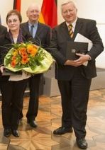 Bei der Verleihung des Landesverdienstordens Rheinland-Pfalz im Dezember 2013: Dr. Josef Zierden (re). mit Ehefrau Birgit Zierden.