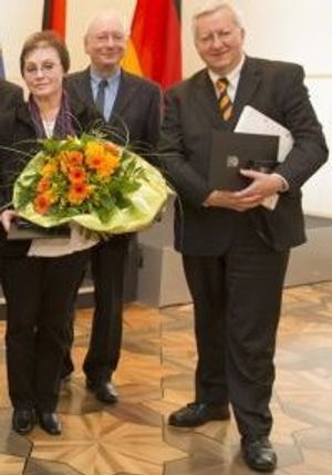 Bei der Verleihung des Landesverdienstordens Rheinland-Pfalz im Dezember 2013: Dr. Josef Zierden (re). mit Ehefrau Birgit Zierden.