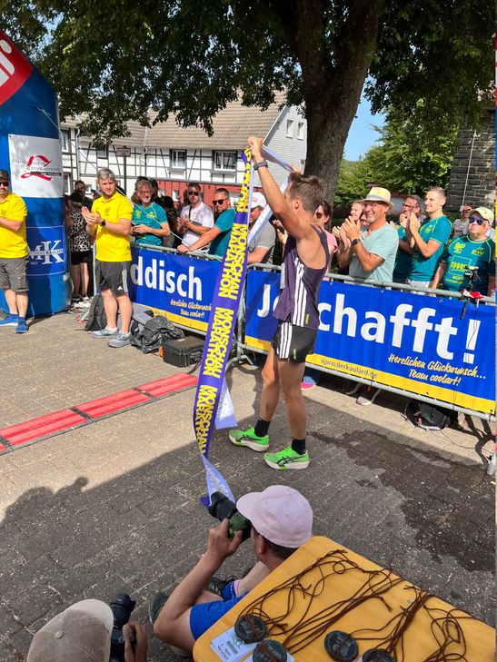 Gabriel Kusserow ist Sieger des Monschau Marathon
