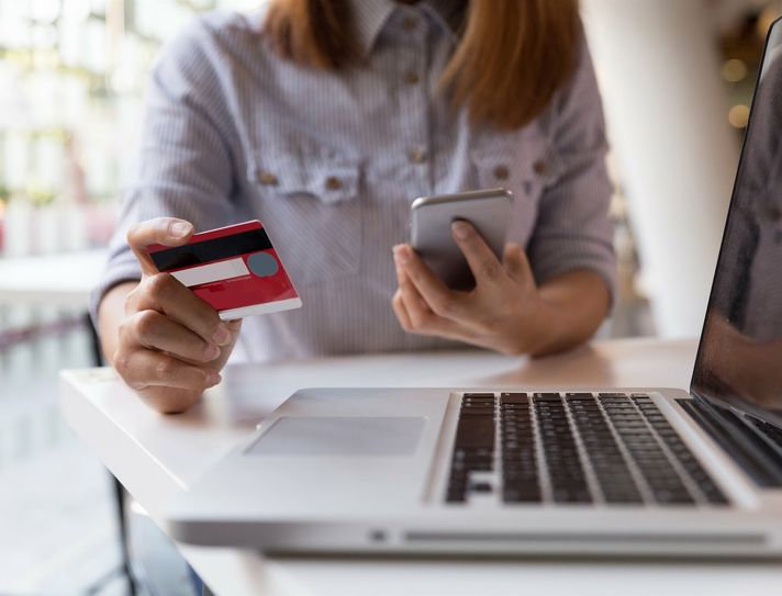 Ein Tipp: Bei fragwürdingen Seiten niemals per Vorkasse bezahlen.