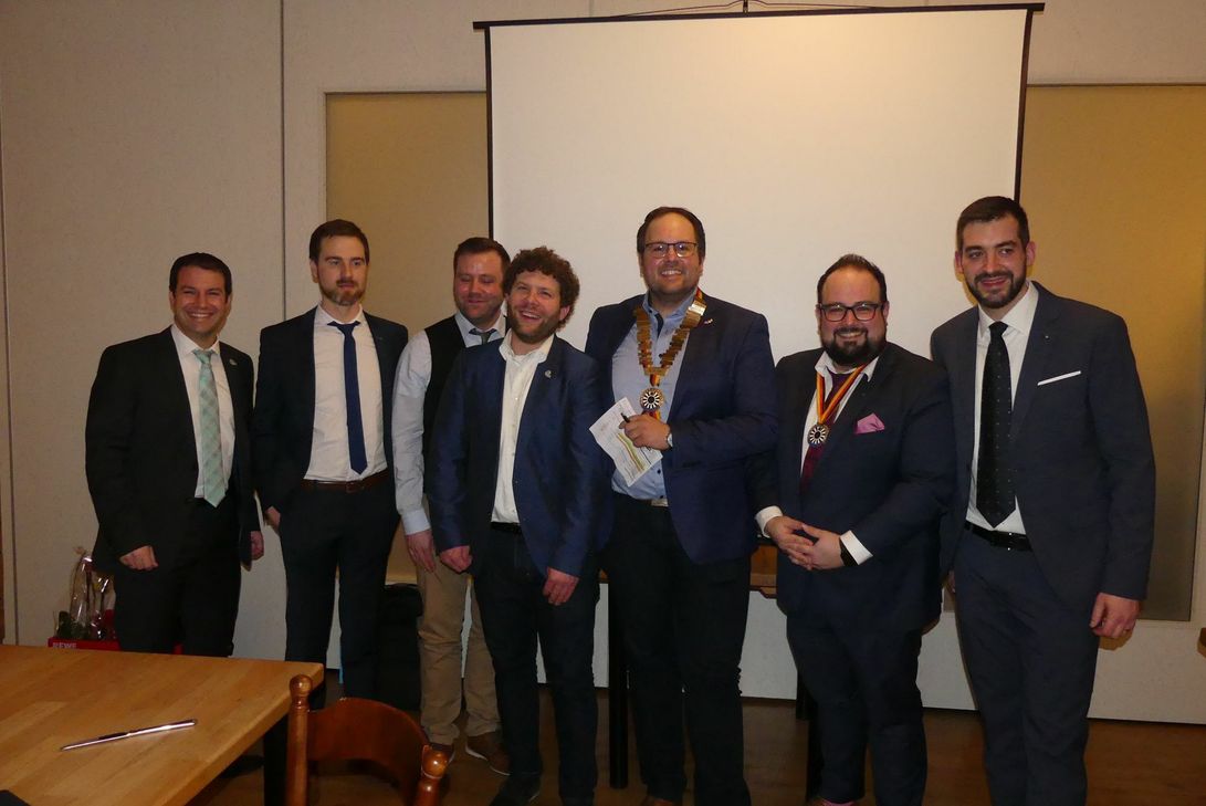 Round Table Präsident Jürgen Theisen (3.v.r.) stellt sein neues Präsidium für das Amtsjahr 2020/2021 vor. Foto: Round Table 168 Daun