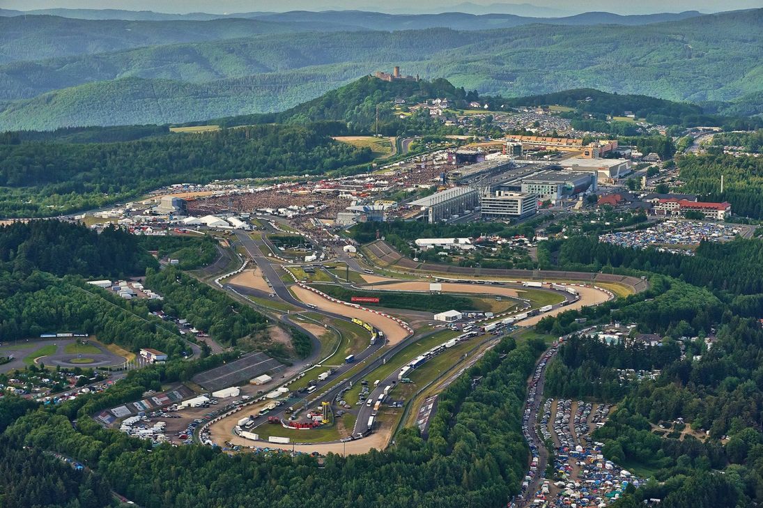 Am Nürburgring wurde in der Saison 2013 letztmals ein Formel-1-Rennen ausgetragen. Damals siegte Sebastian Vettel auf der Rennstrecke in der Eifel. Foto: Nürburgring/Robert Kah