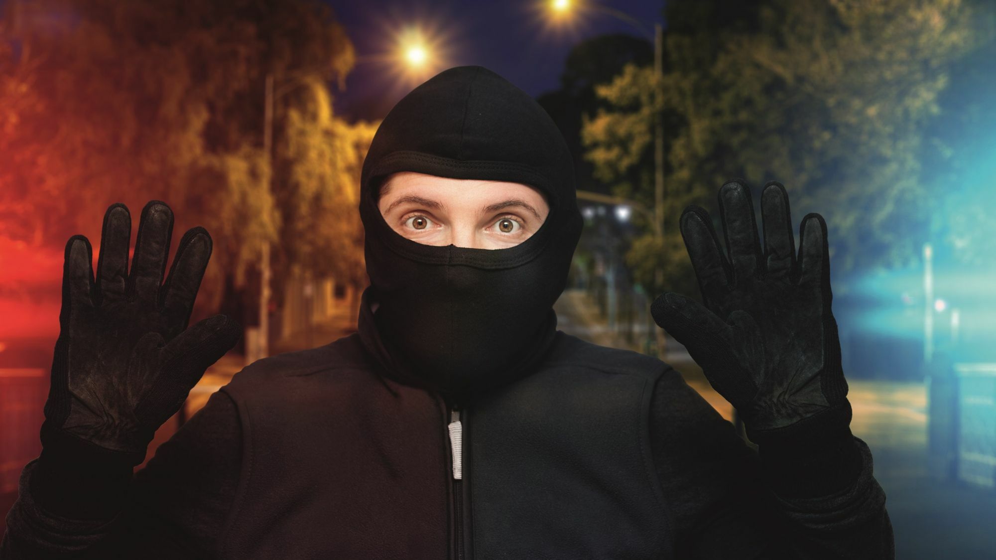 Einbrecher nutzen vor allem die »Dunkle Jahreszeit« für ihre Tat, weil das Entdeckungsrisiko für sie geringer wird und sie anhand fehlender Beleuchtung und nicht herunter gelassener Rolladen leicht die Abwesenheit der Bewohner erkennen.