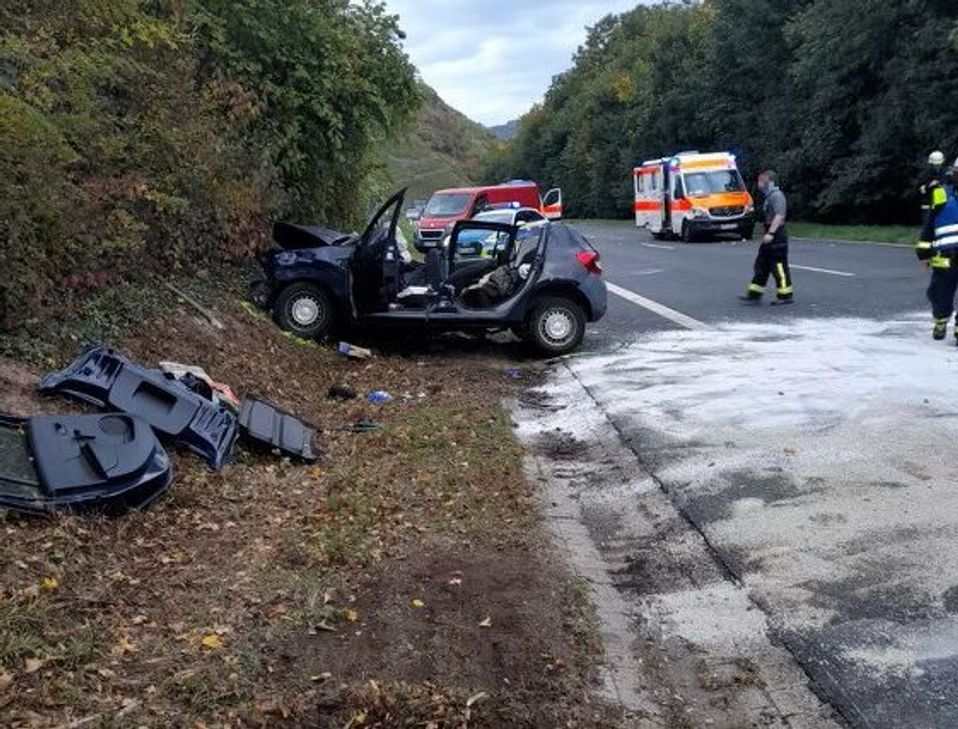 Der Wagen des 54-jährigen Saarländers wurde völlig zerstört.  Der unfassbare Verdacht: Der Fahrer hat den Dacia möglicherweise mit Absicht in den Gegenverkehr gelenkt.  Der Fahrer sitzt in Untersuchungshaft.