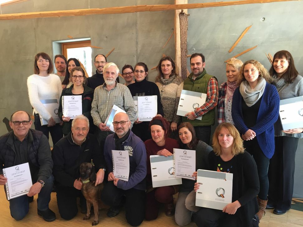 19 neue QualitätsCoaches in der Nationalparkregion:  Gräber, Funk , Lotz, Mareien, Speicher, Schug,  Joppo, Manfra, Gattringer, Hauck,  Windsberger,  Nels, Werner, Korb, Hohenleitner-Backes, Reuter, Schenzer, Spindler, Veek. Foto: Kühnel