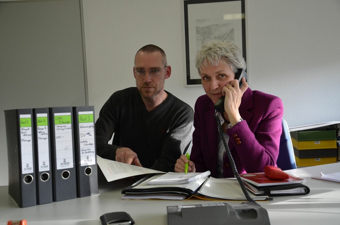 Marlis Cremer (r.) und Stefan Siehoff haben sich knapp zwei Stunden lang den Fragen der WochenSpiegel-Leser zu möglichen Folgen einer Atomkatastrophe in Tihange gestellt.