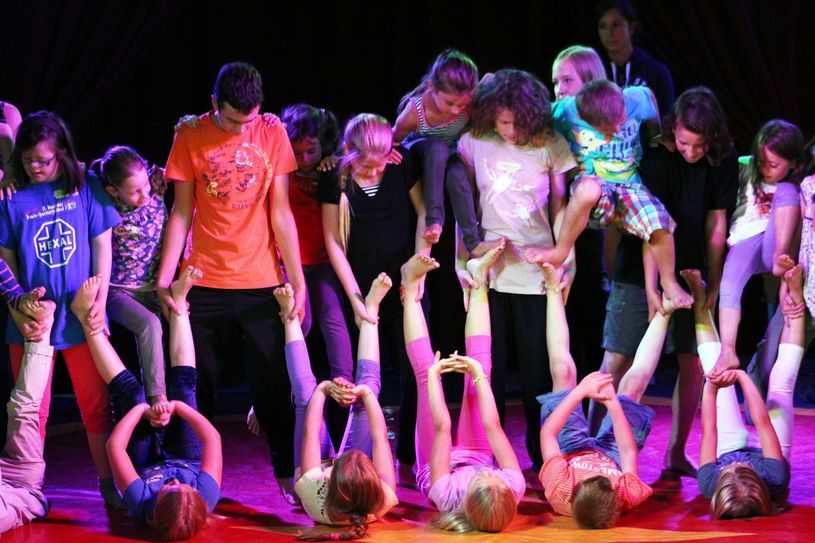 Bei den Ferienspielen in der Nordeifel kann man auch 2017 wieder viel erleben: So wird beispielsweise beim Kinderzirkus in Konzen wieder tolle Akrobatik gezeigt. Foto: Meike Preckel