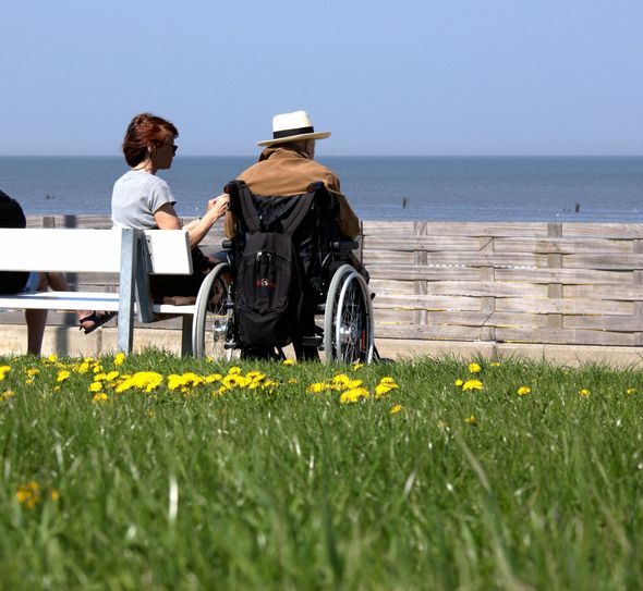 Reisen für pflegebedürftige Menschen und ihre Begleiter sind dank spezieller Angebote gut möglich. Foto: Ilan Amith/Fotolia