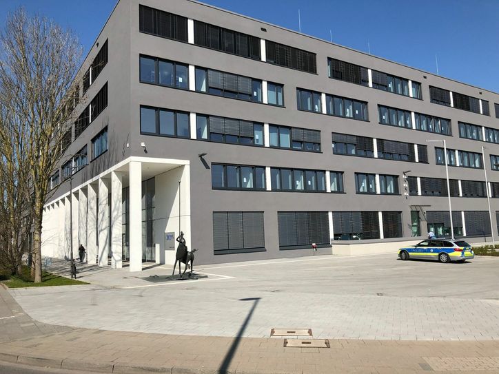 An der Trierer Straße in Aachen-Brand, direkt gegenüber der Autobahnauffahrt A44, wurde das neue Polizeipräsidium erbaut. Foto: T. Förster