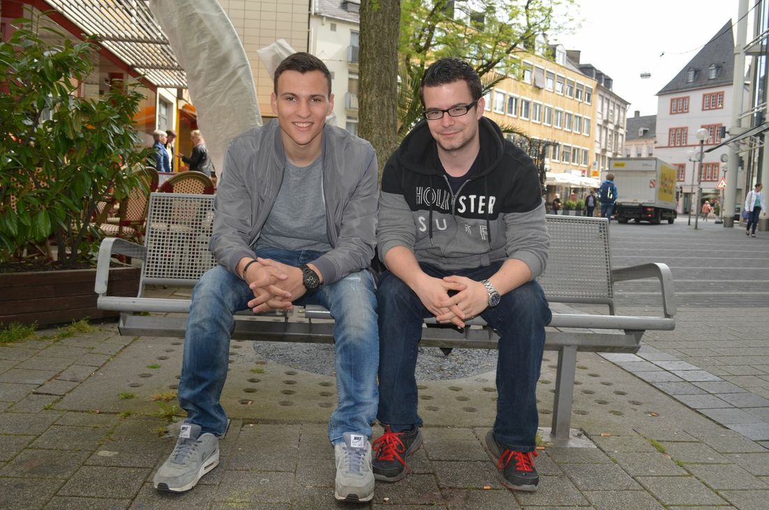 Christian Tölle ("Crisis", links) und Moritz Leopolder ("Akademik") haben ihren eigenen EM-Song rausgebracht. Foto: Pees