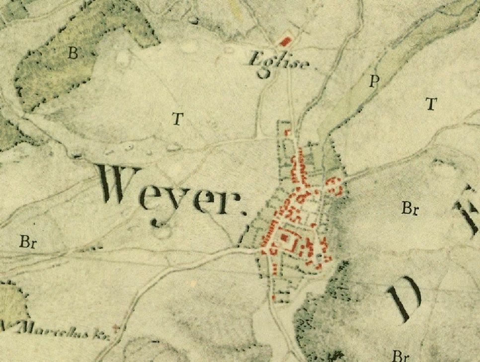 Ein Ausschnitt aus der „Tranchot-Karte“ von 1815, auf der die Kirche (Eglise) noch weit vom Ort entfernt auf dem Kirchberg thront, die Umrisse der Burg im Ort noch zu erkennen sind und sogar das Markushäuschen am Kreuzweg (am linken unteren Bildrand „Marcellus Kr.“) schon eingezeichnet ist.