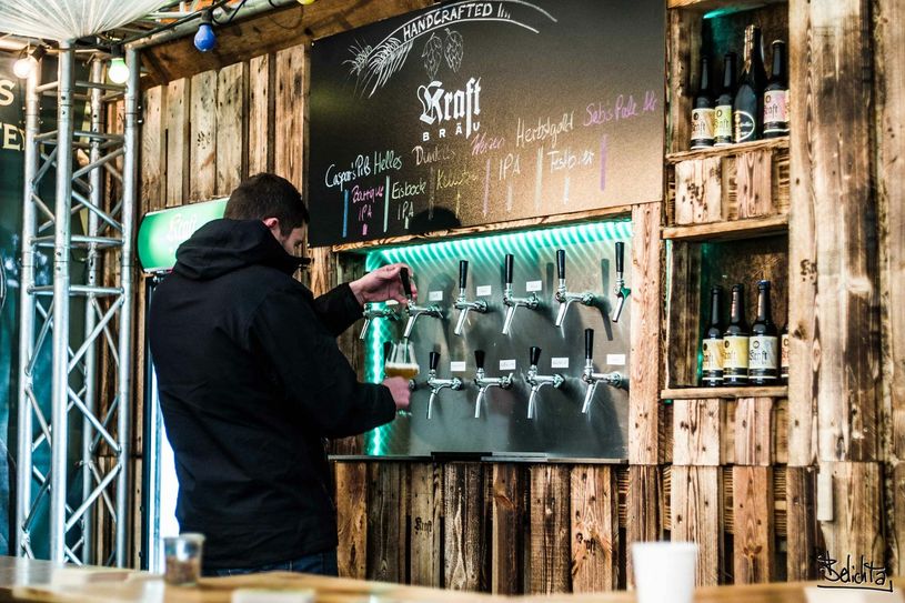 Im Blesius Garten in Trier kommen am Wochenende alle Bierfreunde voll auf ihre Kosten. Foto: Kraft Bräu Trier