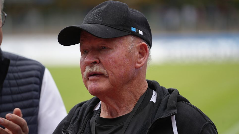 Der 83-Jährige Albert Hamm aus Aach blickt in diesen Tagen auf 50 Jahre ehrenamtlichen Einsatz für den SVE zurück.